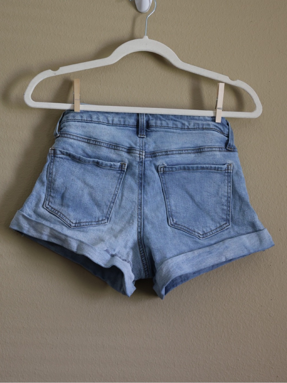 REgeneration Celebrity Pink High Rise Cuffed Denim Shorts 3 26 - Picture 2 of 2